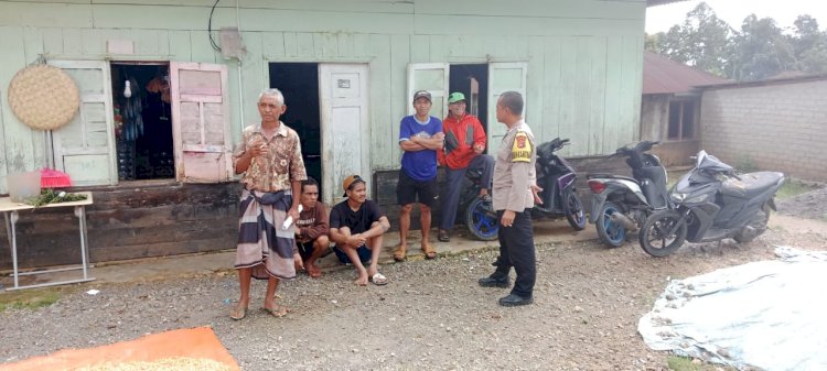 Bripka Selestinus Soro, Bhabinkamtibmas Wae Ri, i, Berikan Himbauan Kamtibmas di Kampung Tiong Toko