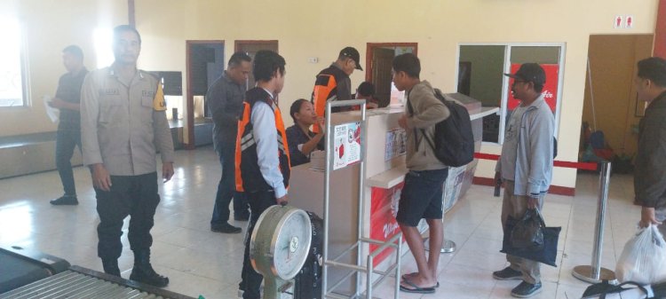 KP3 Udara : Pengamanan Pesawat di Bandara Frans Sales Lega Ruteng Berlangsung Lancar