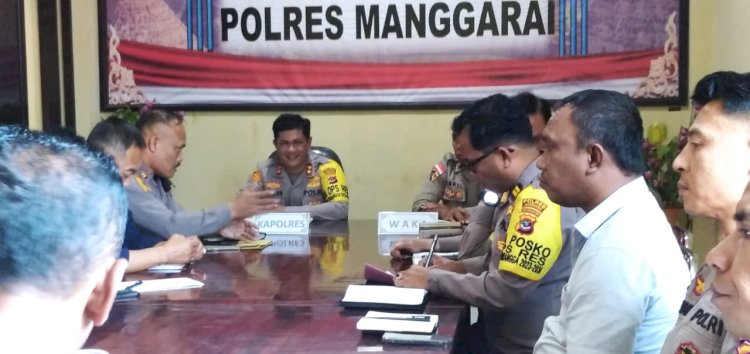 Arahan Kapolres Manggarai dalam Rapat Anev Mingguan Polres Manggarai.