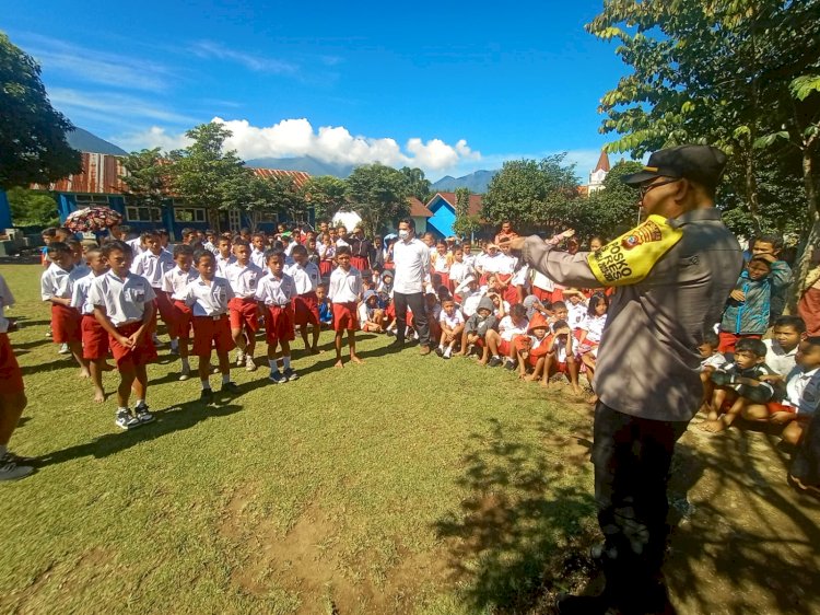 Kunjungan Kasat Binmas Polres Manggarai ke SDI Karot: Membina Mental Siswa Pasca Insiden Baku Serang antar sekolah