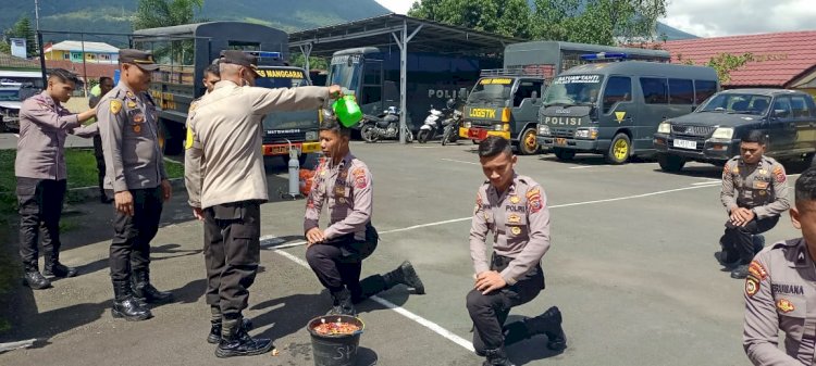 Waka Polres Manggarai Pimpin Upacara Tradisi Penerimaan Bintara Polri Remaja