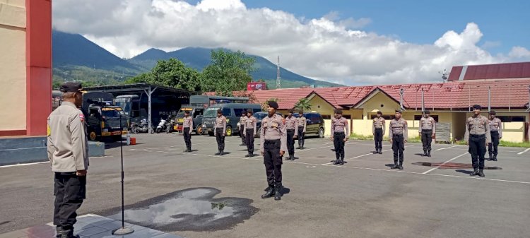 Waka Polres Manggarai Pimpin Upacara Tradisi Penerimaan Bintara Polri Remaja