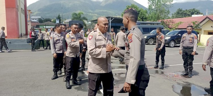 Waka Polres Manggarai Pimpin Upacara Tradisi Penerimaan Bintara Polri Remaja