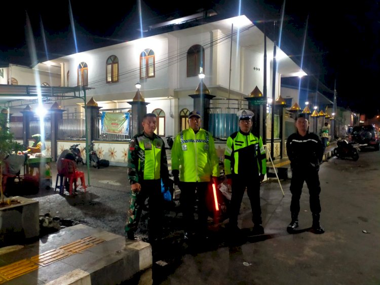 Pengamanan Sholat Tarawih di Masjid Agung Baiturahman dan Masjid Jihadul Ukhra di Ruteng