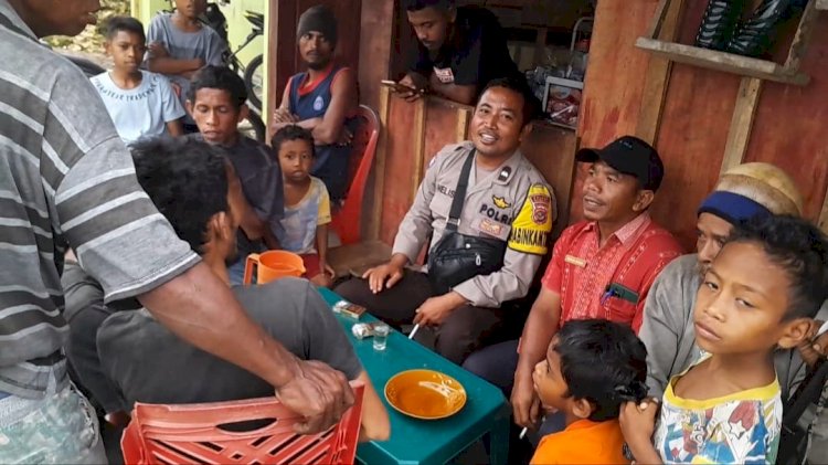 Bhabinkamtibmas Kornelius Jemarus Himbau Masyarakat Cegah Tindak Kriminal dan Bencana Alam