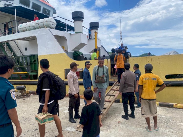 KP3 Laut Reo lakukan Pengamanan Kapal Penumpang di Pelabuhan Reo