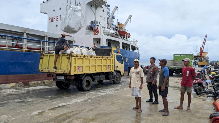 KP3 Laut Reo Amankan Aktivitas Bongkar Muat di Pelabuhan Kelas II