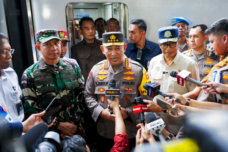 Kapolri Pastikan Pemudik Terlayani dengan Baik Saat Tinjau Stasiun Pasar Senen