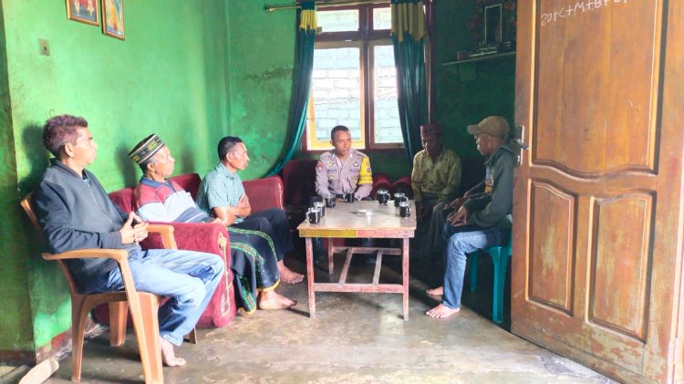 Bhabinkamtibmas Langke Rembong Berhasil Mediasi Konflik di Kampung KA SAMA
