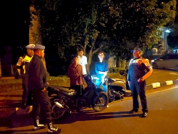 Perwira Pengawas dan Piket Fungsi Gelar Patroli Malam, Jaga Keamanan Kota Ruteng