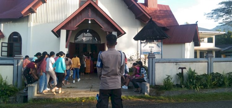 Polsek Cibal Lakukan Pengamanan Perayaan Misa di Gereja Kristus Raja Pagal