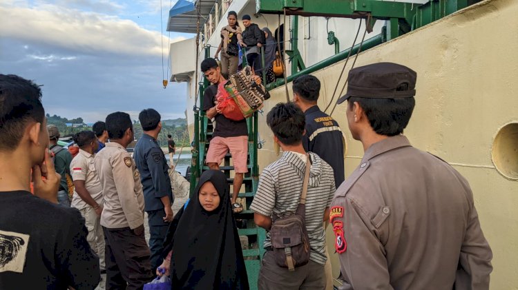 Jamin Keamanan dan Kelancaran Transportasi Laut, KP3 Laut Reo lakukan Pengamanan Ketat Kapal Penumpang di Pelabuhan Laut Reo