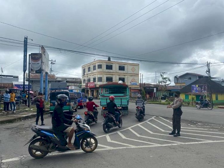 Patroli Rutin Sat Sabhara Polres Manggarai Tingkatkan Stabilitas Kamtibmas  di  Ruteng