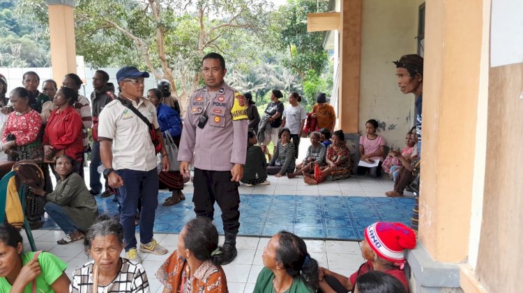 Petugas Bhabinkamtibmas Kornelius Jemarus Himbau Warga Cegah Kejahatan dan Bencana Alam