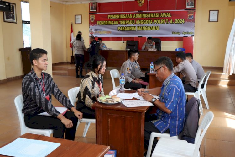 Pemeriksaan Administrasi Awal Seleksi Penerimaan TARUNA/I AKPOL T.A. 2024 di Polres Manggarai