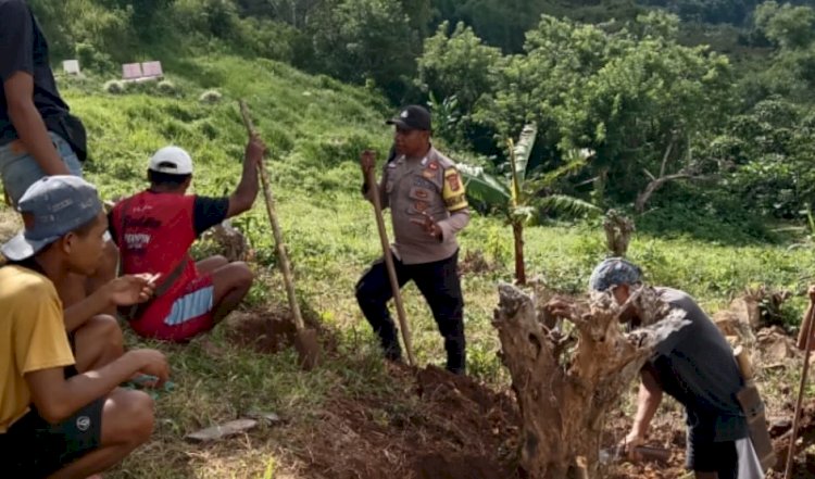 Bhabinkamtibmas Bripka Arsel Liunima Ajak Warga Bersama-sama Wujudkan Kamtibmas Kondusif di Desa Terong