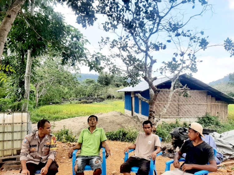 Bripka Stanilaus K. Tandi Himbau Warga Reok Barat untuk Waspada Terhadap Kejahatan dan Bencana Alam