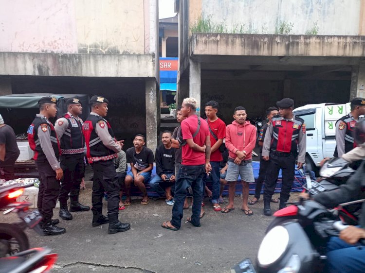 Patroli Dialogis Satuan Samapta Polres Manggarai di Pasar Impres Ruteng