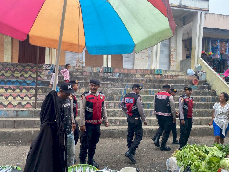 Patroli Dialogis Satuan Samapta Polres Manggarai di Pasar Impres Ruteng