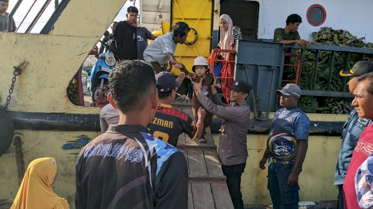 Kepentingan Keselamatan: KP3 Laut lakukan Pengamanan Kapal Penumpang di Pelabuhan Laut Reo