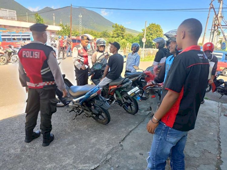 Tingkatkan Stabilitas Kamtibmas di Ruteng, Satuan Samapta Polres Manggarai laksanakan Patroli Dialogis.