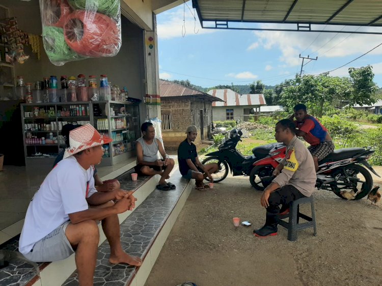 Bripka Stanislaus K. Tandi Sosialisasikan Pencegahan TPPO dan HPR di Kampung Sambi