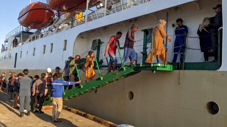 KP3 Laut : Pengamanan Kapal Penumpang di Pelabuhan Laut Reo Memastikan Kelancaran Transportasi