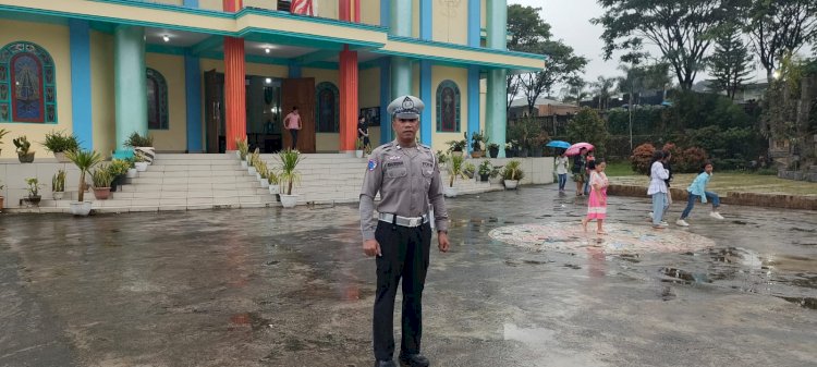 Polres Manggarai Gelar Pengamanan Ibadah Minggu di Gereja-Gereja di Ruteng