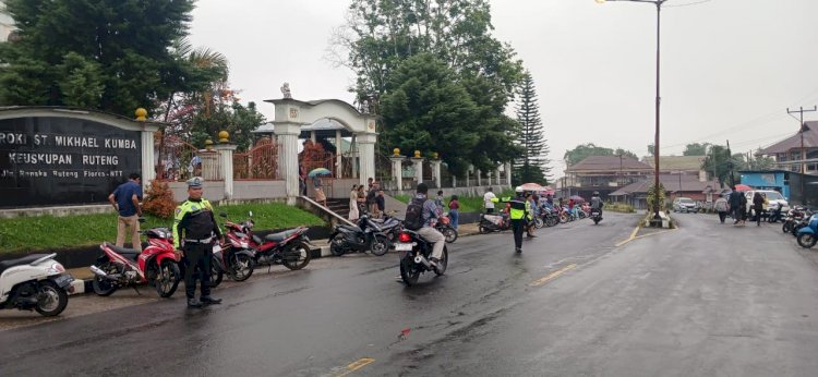 Polres Manggarai Gelar Pengamanan Ibadah Minggu di Gereja-Gereja di Ruteng