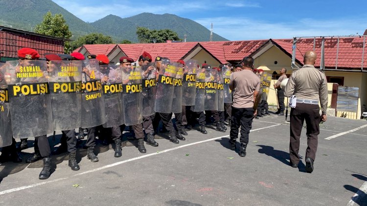 Asah Kemampuan dan Keterampilan Melalui Latihan Dalmas, Personil Polres Manggarai Siap Hadapi May Day 2025