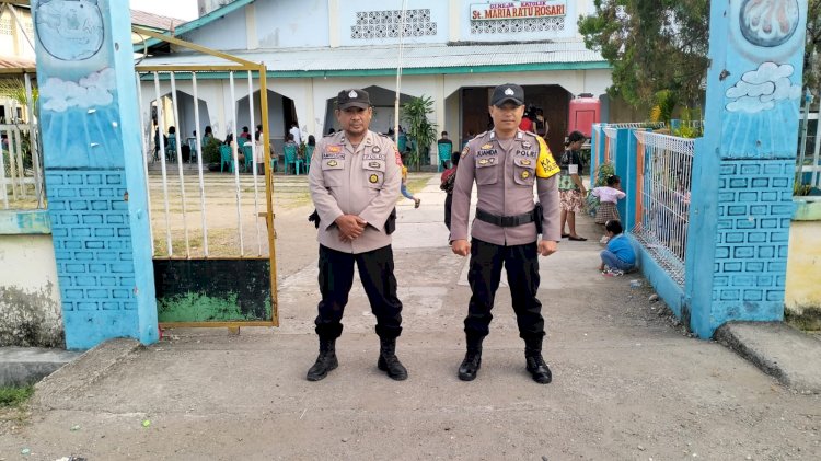 Polsek Reo Gelar Pengamanan Misa Minggu Pagi di Gereja Katholik Sta. Maria Ratu Rosari Reo