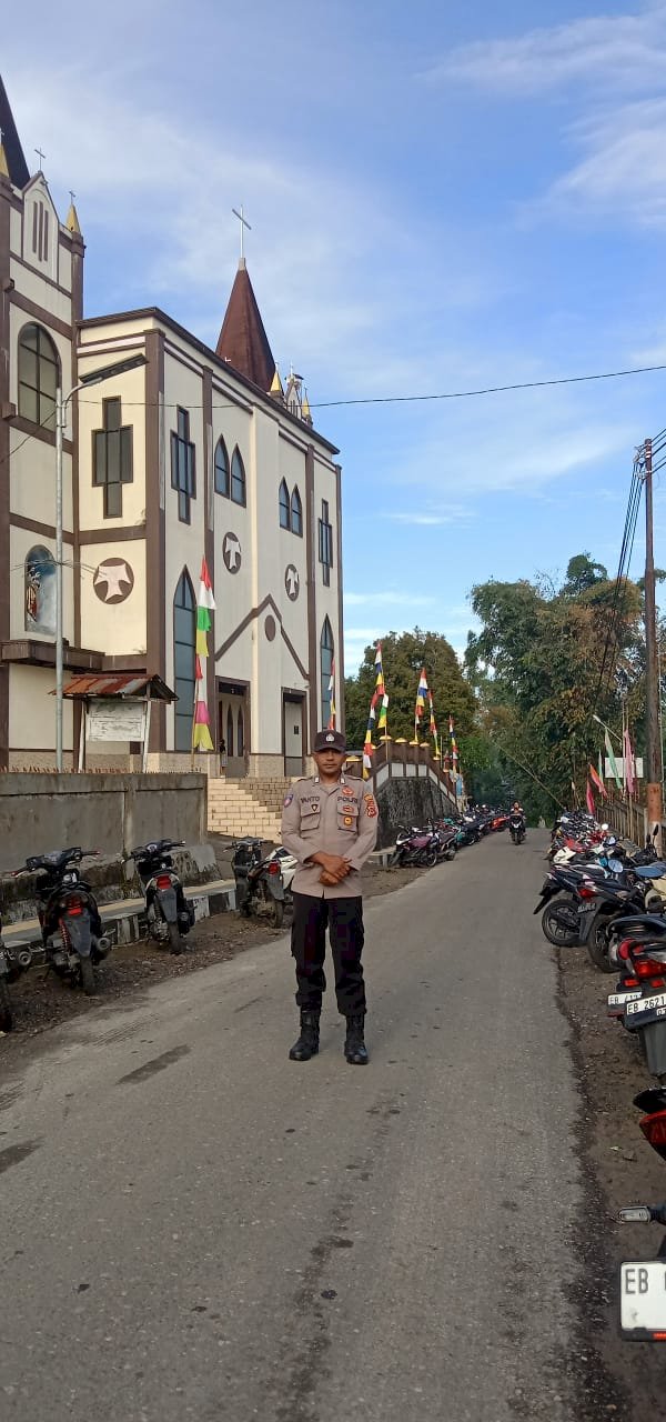 Pastikan Ibadah Minggu Berlangsung Aman, Polres Manggarai Terjunkan Personel Pengamanan di Sejumlah Gereja di Ruteng