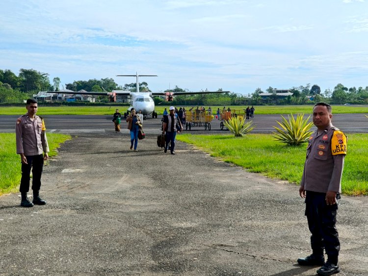 KP3 Udara Amankan Kedatangan dan Keberangkatan Pesawat di Bandara Frans Sales Lega Ruteng