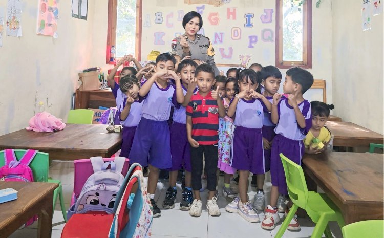 Tulus dari Perbatasan: Ipda Densy dan Suami Bangun Harapan bagi Anak-anak Kurang Mampu di Belu