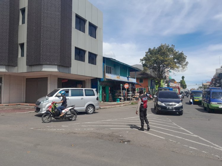 Patroli Dialogis Sat Samapta Polres Manggarai Jaga Kamtibmas Tetap Kondusif di Kota Ruteng