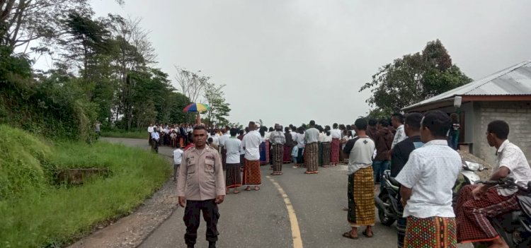 BHABINKAMTIBMAS CIBAL LAKSANAKAN PENGAMANAN DAN PENGAWALAN PERARAKAN PATUNG BUNDA MARIA DI PAROKI PAGAL