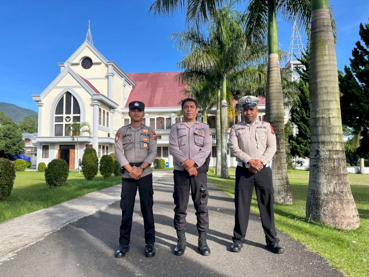 Polres Manggarai Gelar Pengamanan Ibadah Minggu di Sejumlah Gereja di Ruteng