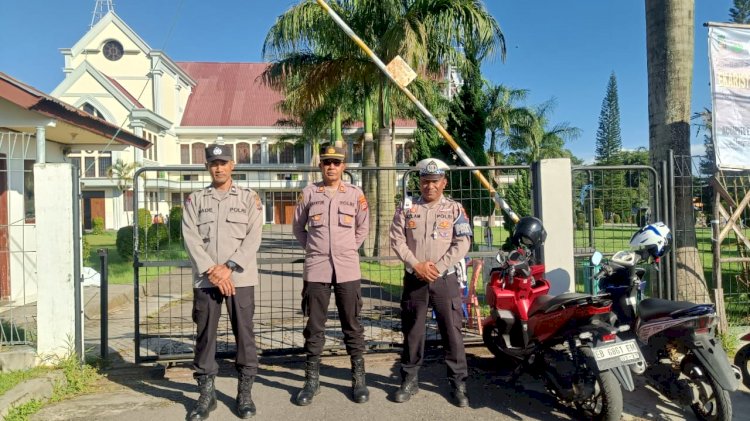 Polres Manggarai Terjunkan Personel Amankan Ibadah Misa Hari Kenaikan Isa Al-Masih 2025