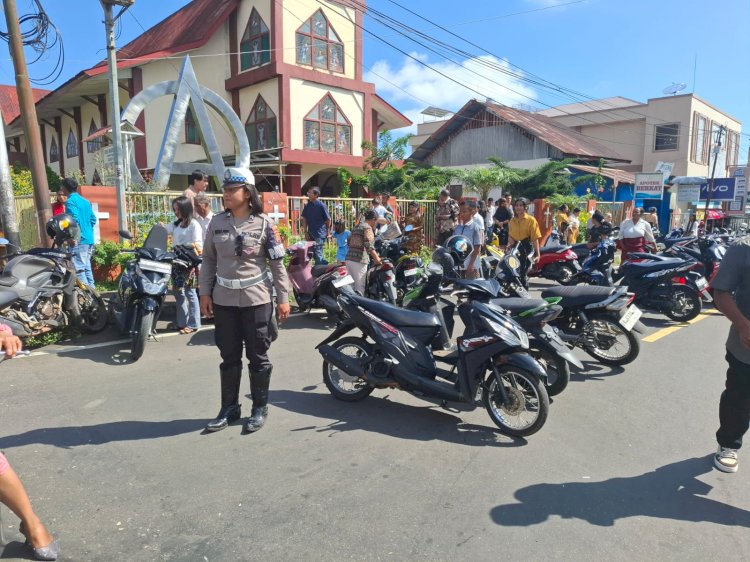 Polres Manggarai Terjunkan Personel Amankan Ibadah Misa Hari Kenaikan Isa Al-Masih 2025