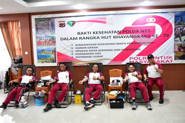 Kapolda NTT Donorkan Darah dalam Bakti Kesehatan HUT Bhayangkara ke-79 di Mapolda NTT