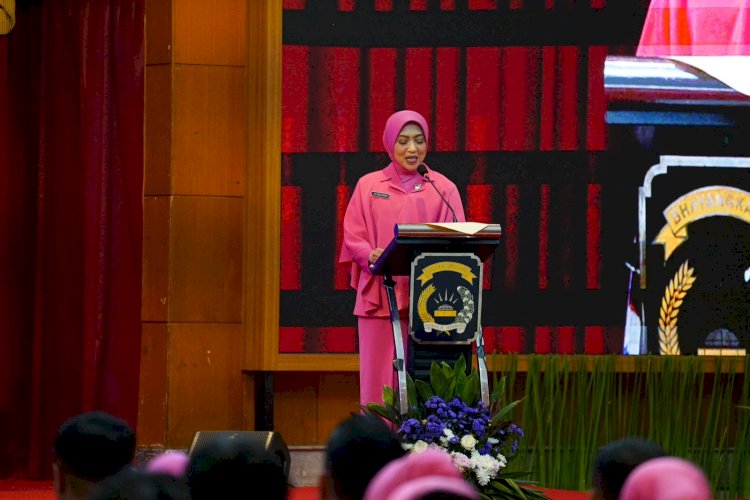 Pembekalan Ketua Umum Bhayangkari Kepada Mahasiswa STIK Lemdiklat Polri Prodi S-1 Angkatan Ke 82, Pascasarjana S-2 Angkatan Ke 13 Dan Pascasarjana S-3 Beserta Istri