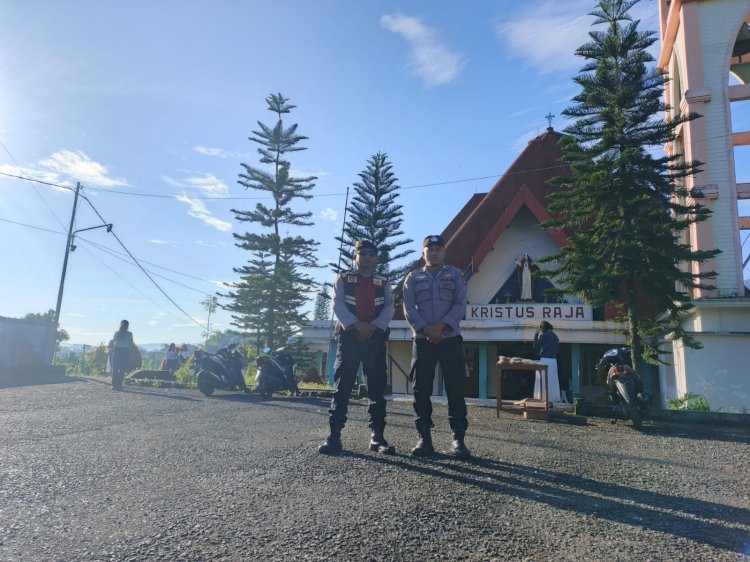 Personel Polres Manggarai laksanakan Pengamanan Ibadah Minggu di Sejumlah Gereja di Ruteng