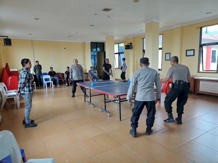 Polres  Manggarai  Gelar  Turnamen  Tenis  Meja  Semarak  HUT Bhayangkara Ke-79