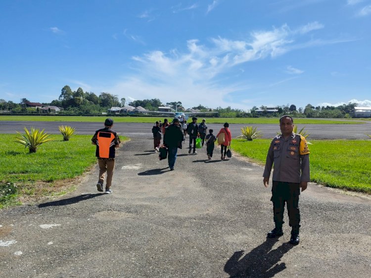 KP3 Udara Laksanakan Pengamanan Penerbangan SUSI AIR C208B di Bandara Frans Sales Lega Ruteng