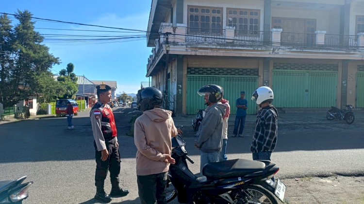 Sat Samapta Polres Manggarai Gelar Patroli Dialogis dan Pengaturan Lalu Lintas di Kota Ruteng