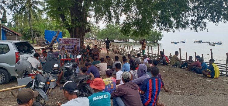 Polsek Reo Gelar Jumat Curhat Bersama Warga Pesisir Lingkungan Motor Pecah, Kelurahan Wangkung