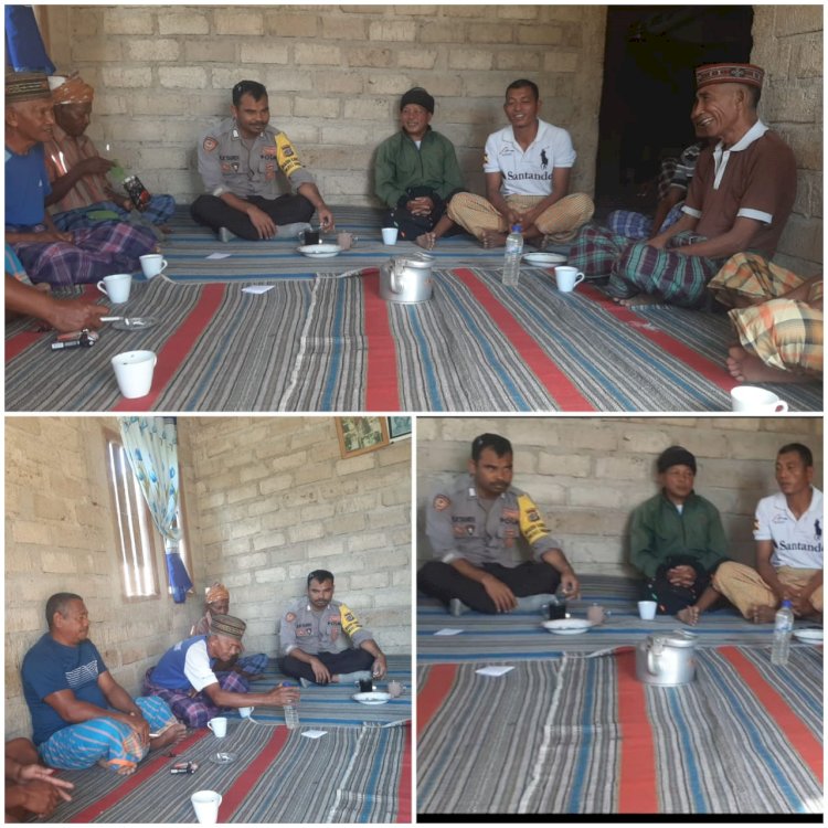 Bhabinkamtibmas Reok Barat Sambangi Tokoh Adat Kampung Waewua, Sampaikan Pesan Kamtibmas