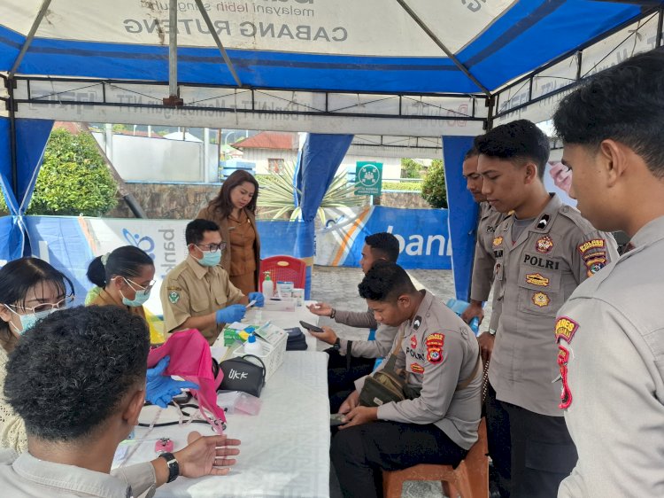 Personel Polres Manggarai Ikut Berpartisipasi dalam Donor Darah HUT Bank NTT ke-63