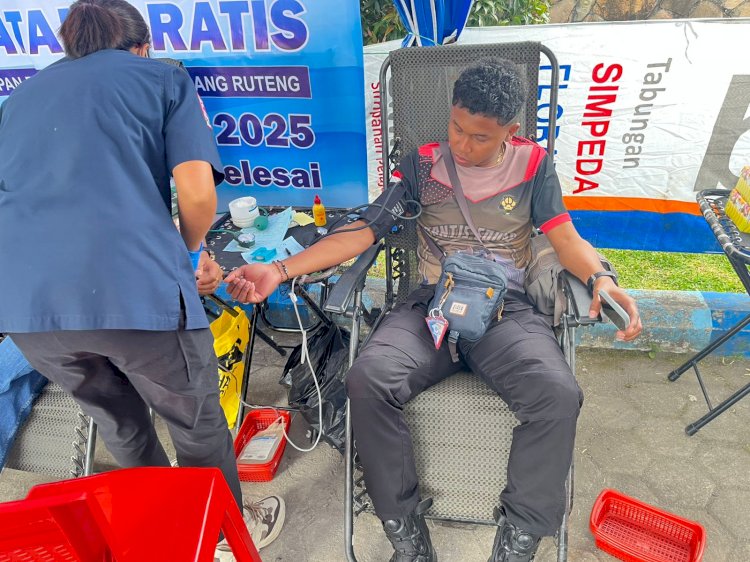 Personel Polres Manggarai Ikut Berpartisipasi dalam Donor Darah HUT Bank NTT ke-63