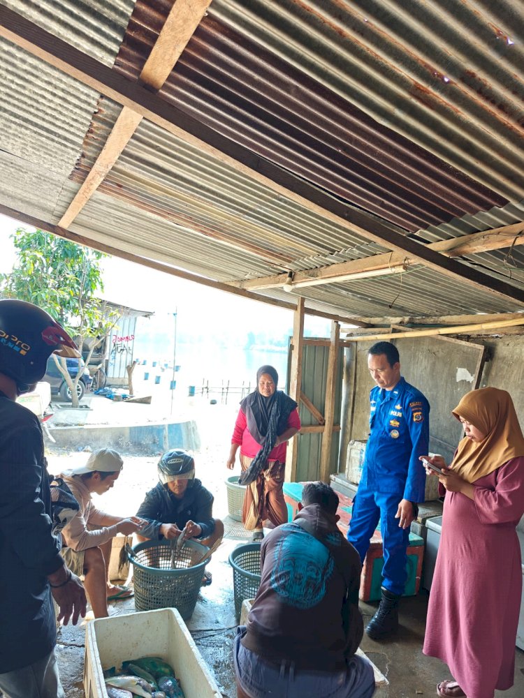 Dekatkan Diri dengan Warga, Polairud Sambangi Nelayan Pesisir Sungai